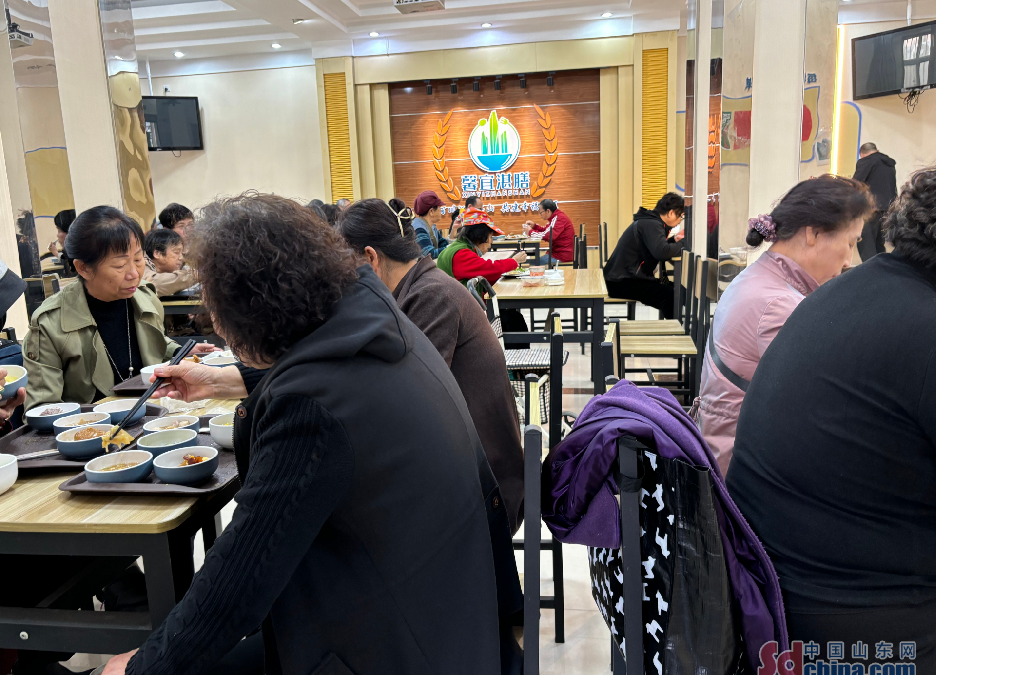 五社聯動 幸福“食”光 青島湛山社區“馨宜湛膳”社區食堂開業